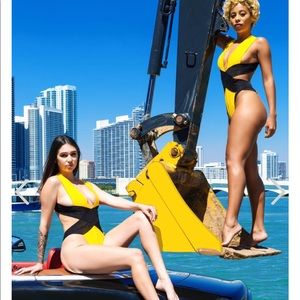 Lala swimsuit 😍 yellow n black